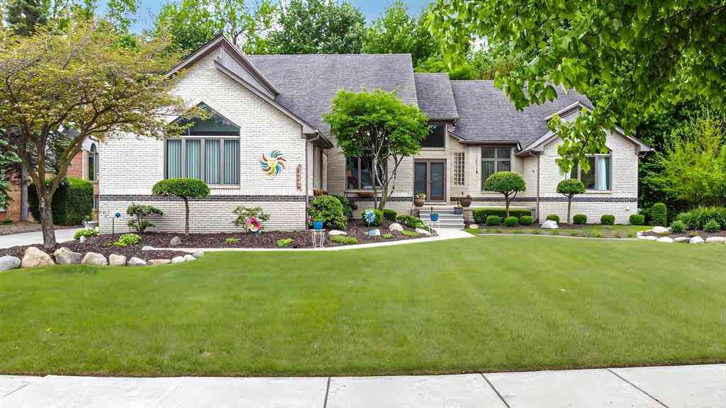 Homes For Sale - 43737 Saint Julian Court <br/> Sterling Heights, MI 48314