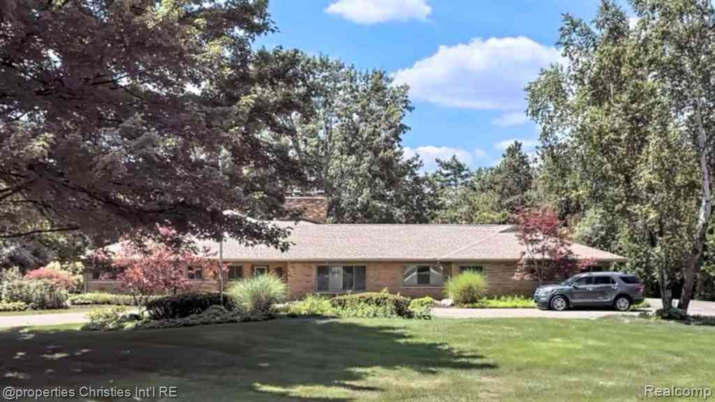 Homes For Sale - 1640 Orchard Lane <br/> Bloomfield Hills, MI 48301