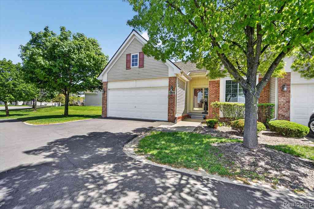 Condo For Sale - 4208 Aster Boulevard <br/> Howell, MI 48843