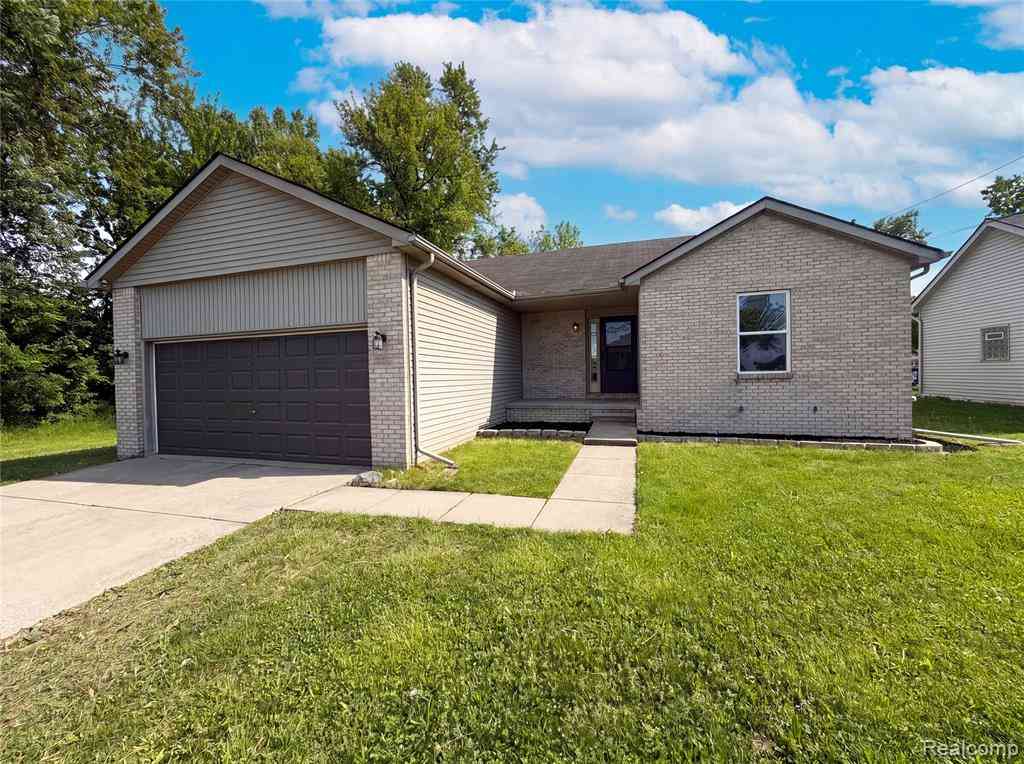 Homes For Sale - 42724 N Walnut Street <br/> Clinton Township, MI 48036