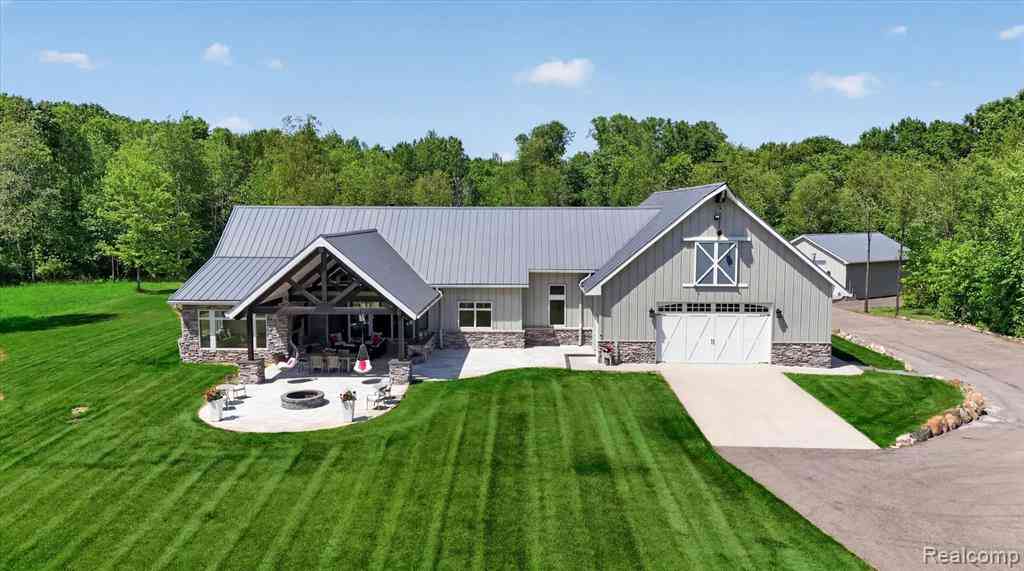 Homes For Sale - 10500 W Grand River Road <br/> Fowlerville, MI 48836