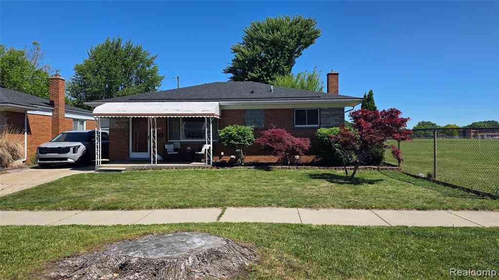 Homes For Sale - 16017 Chestnut Street <br/> Macomb County, Roseville, MI 48066