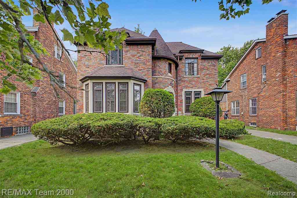Homes For Sale - 18085 Warrington Drive <br/> Wayne County, Detroit, MI 48221