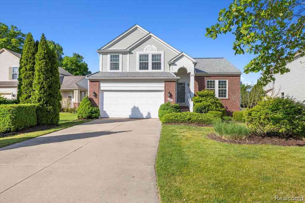 Homes For Sale - 989 Callaway Court <br/> Howell, MI 48843