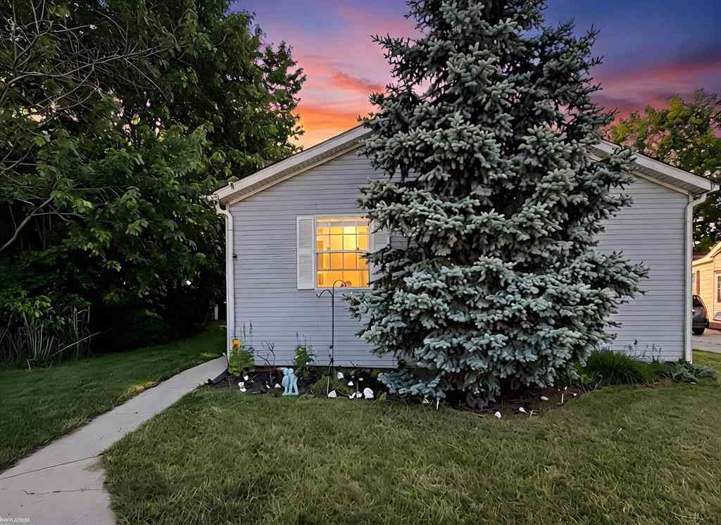 Homes For Sale - 21551 Clochette Drive <br/> Macomb, MI 48044