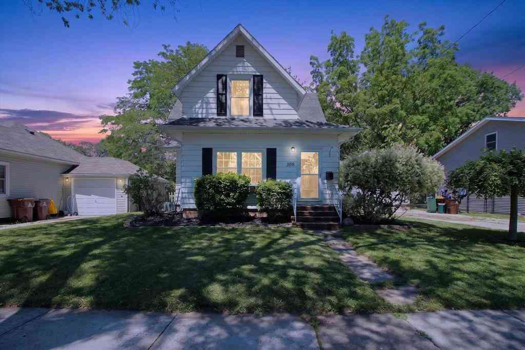 Homes For Sale - 308 Orchard Street <br/> Alma, MI 48801