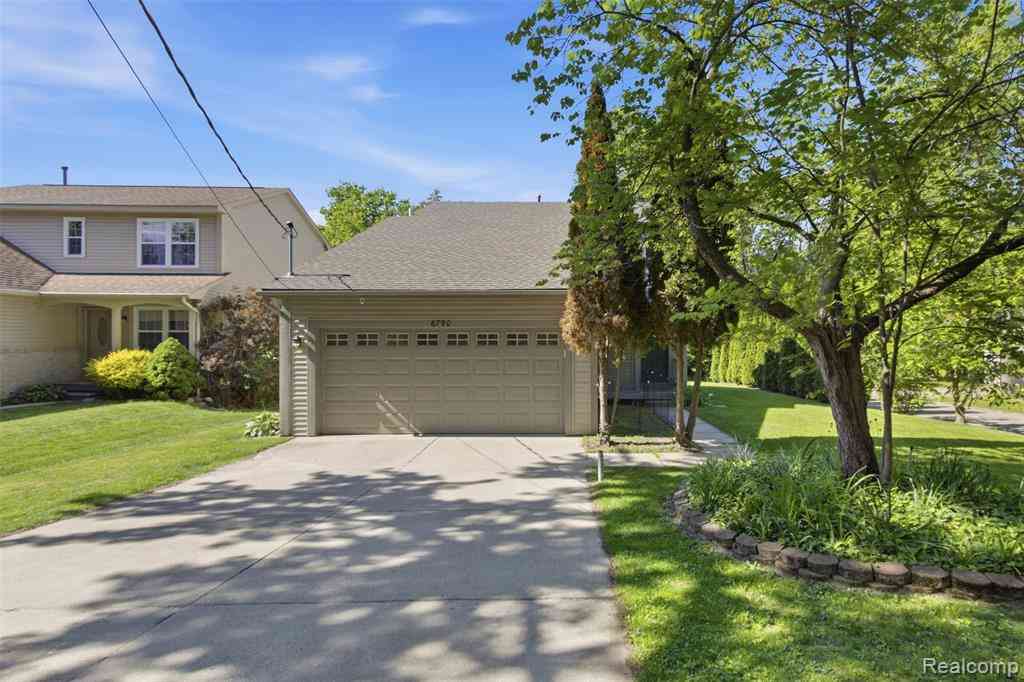 Homes For Sale - 6790 Edwood Avenue <br/> West Bloomfield, MI 48324