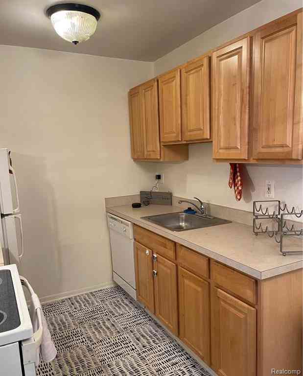 Condo For Rent - 10019 Allen Pointe Drive <br/> Wayne County, Allen Park, MI 48101