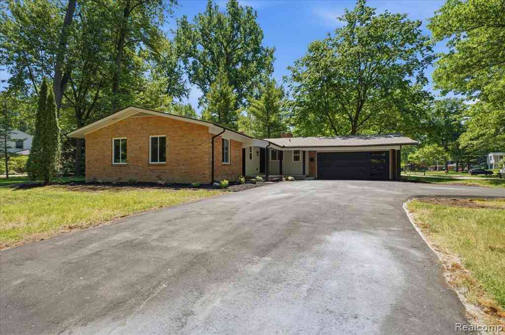 Homes For Sale - 3096 Myddleton Drive <br/> Troy, MI 48084