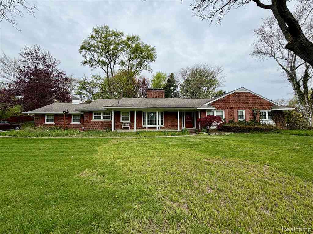 Homes For Sale - 6744 Whysall Road <br/> Bloomfield Hills, MI 48301