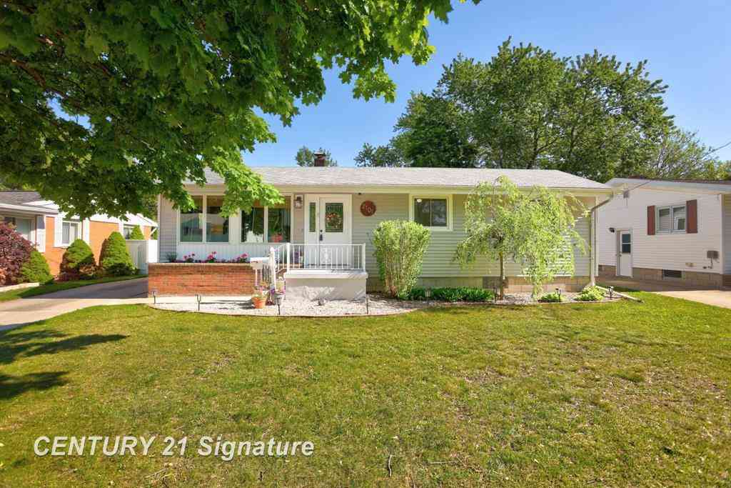 Homes For Sale - 2101 N Brentwood Place <br/> Bay County, Essexville, MI 48732