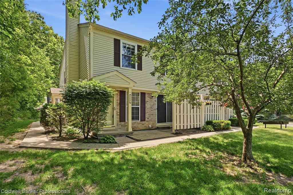 Condo For Rent - 2158 Hidden Meadows Drive  #C<br/> Walled Lake, MI 48390