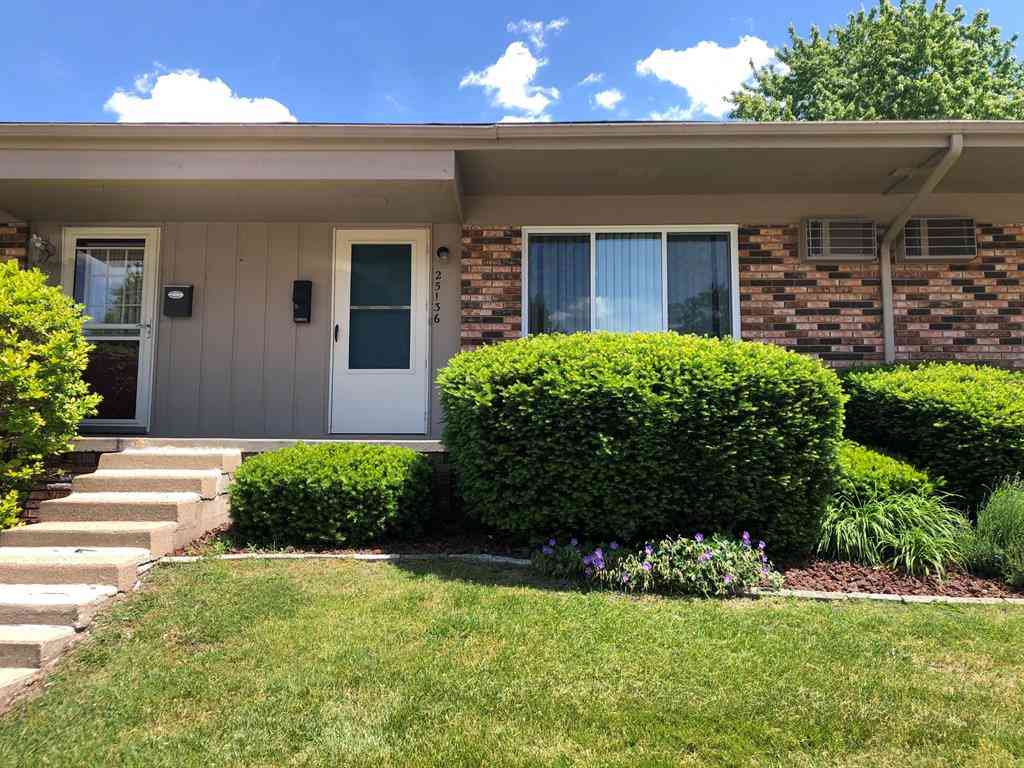 Condo For Sale - 25136 Potomac Drive <br/> South Lyon, MI 48178