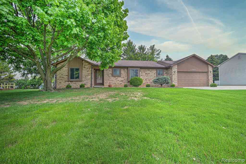 Homes For Sale - 1569 Oak Grove Drive <br/> Walled Lake, MI 48390