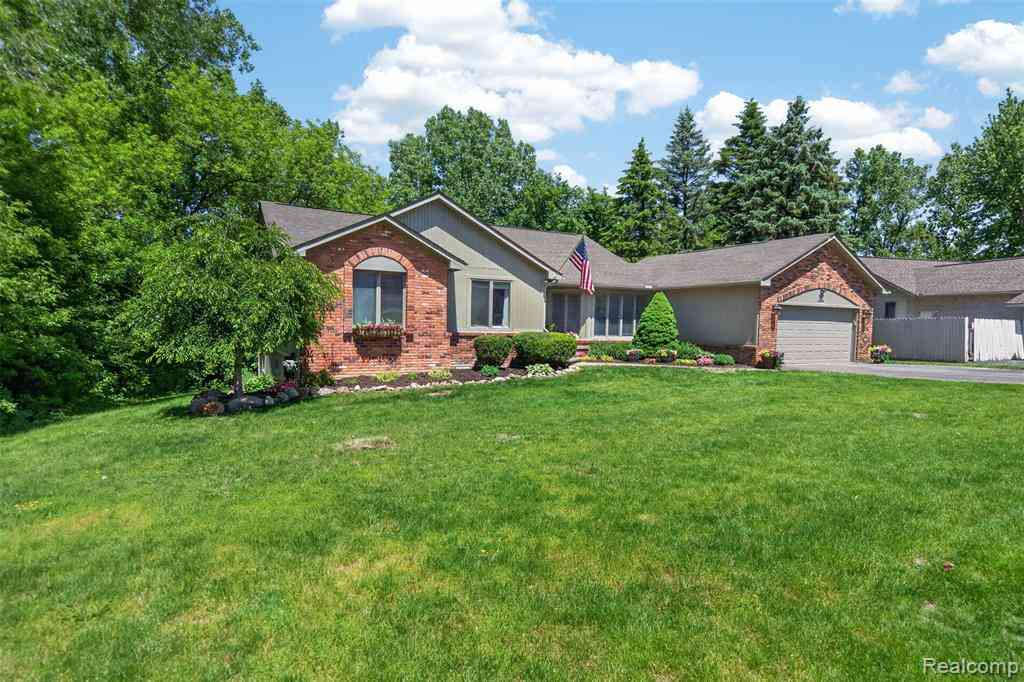 Homes For Sale - 8694 Brazos Court <br/> Oakland County, White Lake, MI 48386