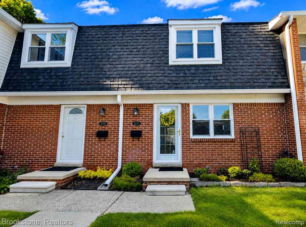 Condo For Sale - 45745 Kensington  <br/> Utica, MI 48317