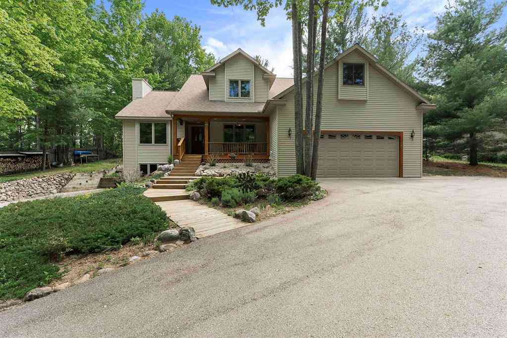 Homes For Sale - 4340 Hampshire Drive <br/> Grand Traverse County County, Williamsburg, MI 49690