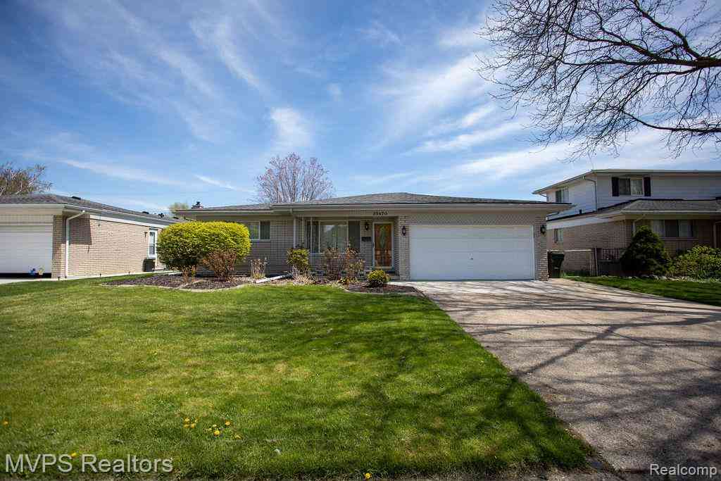 Homes For Rent - 35470 Dearing Drive <br/> Sterling Heights, MI 48312