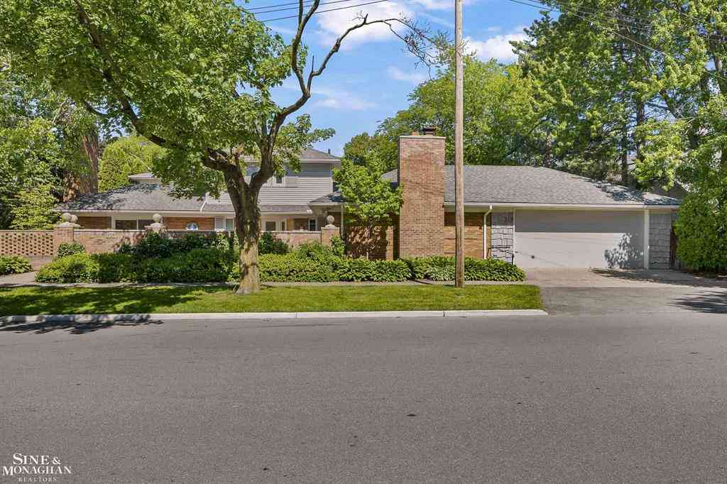 Homes For Sale - 319 Kercheval Avenue <br/> Wayne County, Grosse Pointe Farms, MI 48236