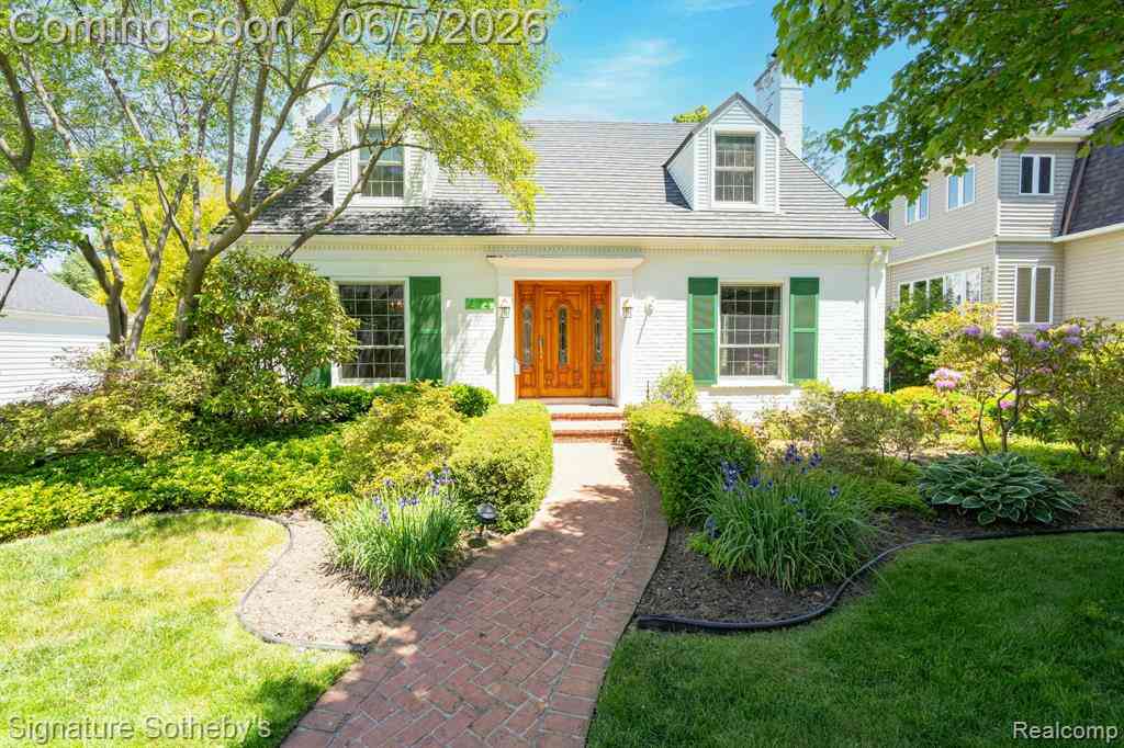 Homes For Sale - 274 Hillcrest Avenue <br/> Grosse Pointe, MI 48236