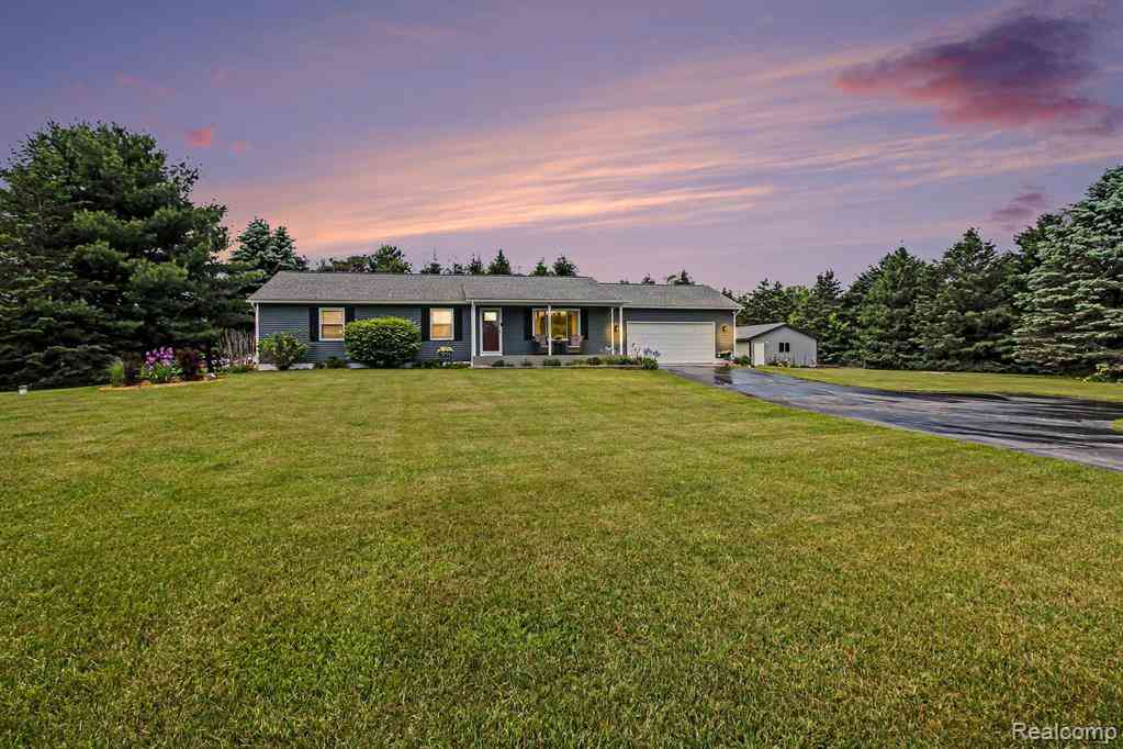 Homes For Sale - 10186 Converse Road <br/> Fowlerville, MI 48836