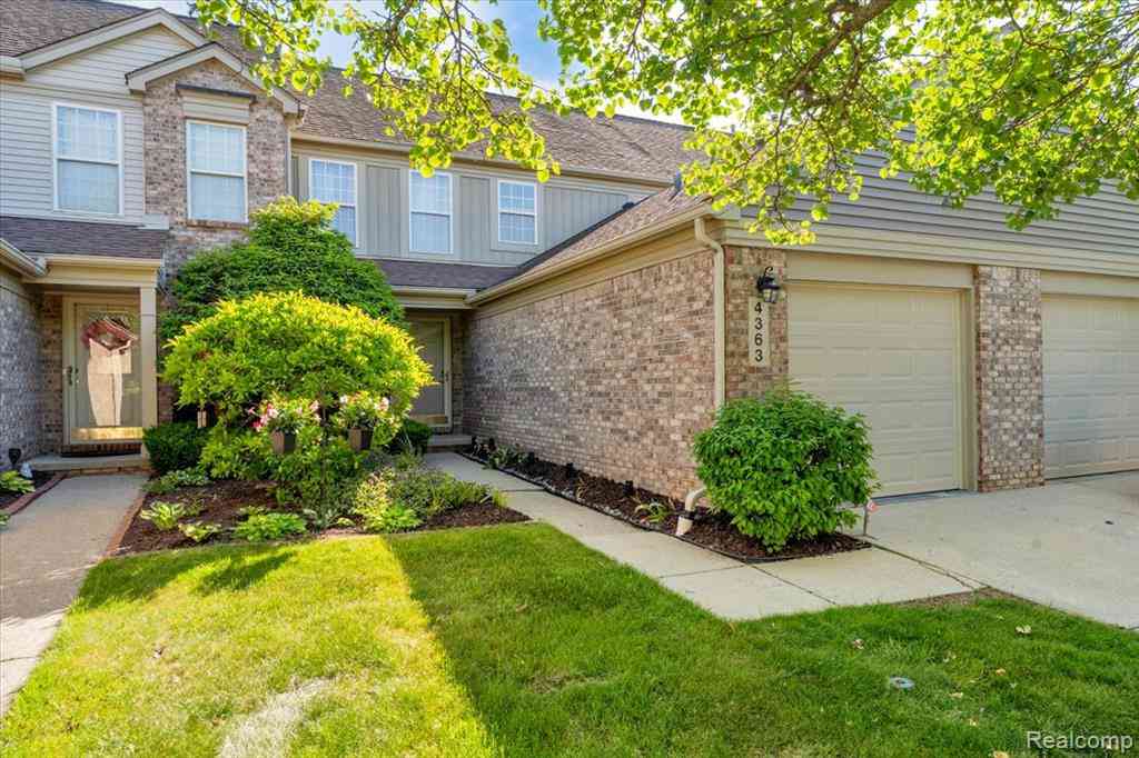 Condo For Sale - 4363 Hunters Circle E E<br/> Canton, MI 48188