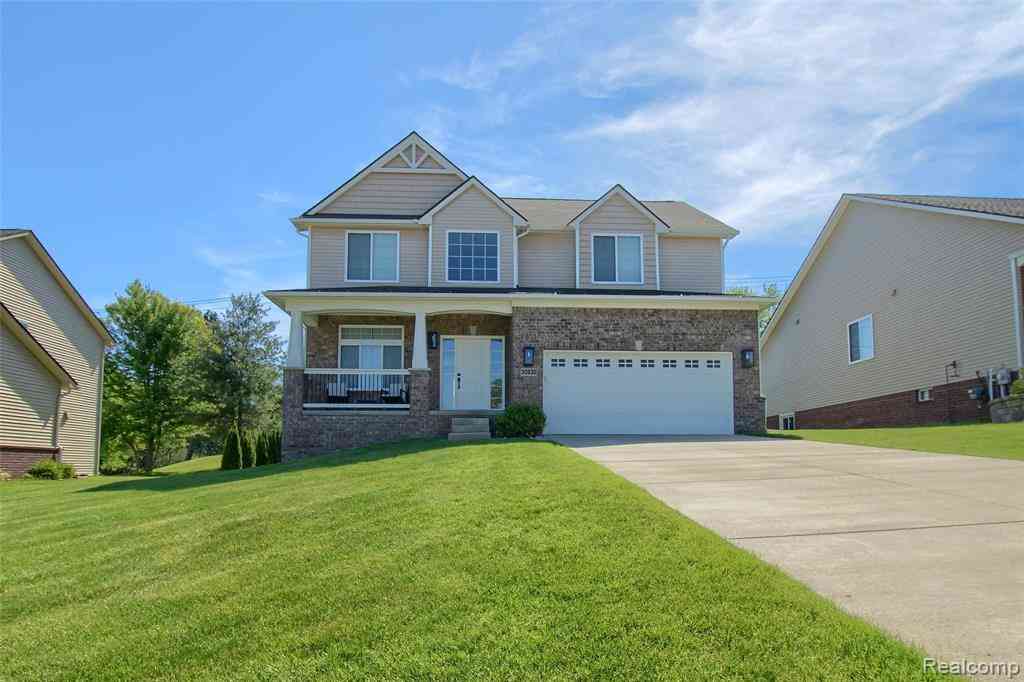 Homes For Sale - 30932 Asbury Hill Drive <br/> New Hudson, MI 48165