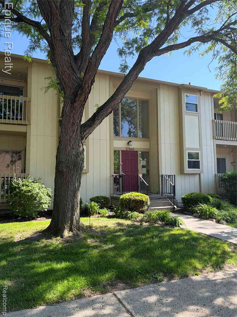 Condo For Sale - 27840 Berrywood Lane  #14<br/> Farmington, MI 48334