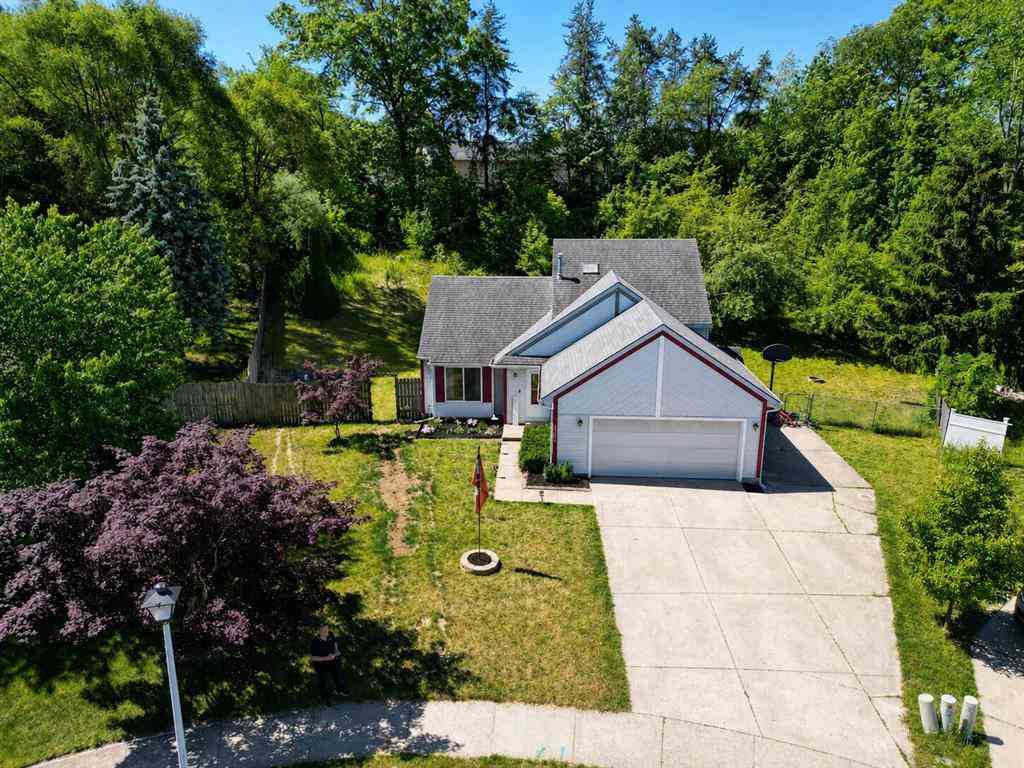 Homes For Sale - 5705 Gatewood Drive Se SE<br/> Grand Rapids, MI 49508