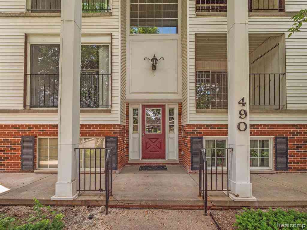 Condo For Rent - 490 Baldwin Avenue  #5<br/> Rochester, MI 48307