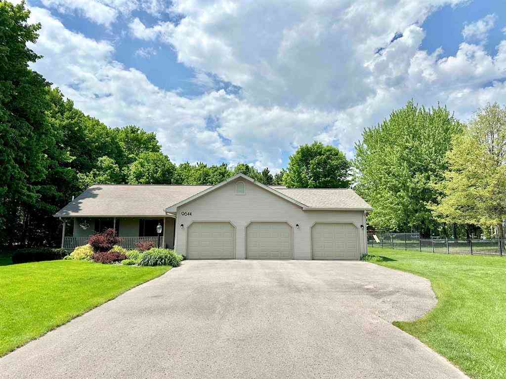 Homes For Sale - 9644 Bobbys Trail <br/> Grand Traverse County County, Traverse City, MI 49684