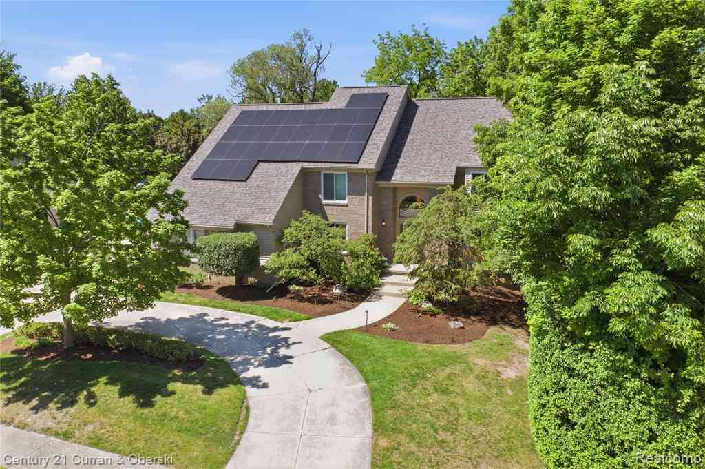 Homes For Sale - 4876 Justin Lane <br/> West Bloomfield, MI 48322