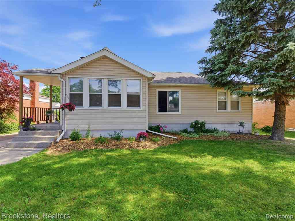 Homes For Sale - 21813 Stephens Street <br/> Saint Clair Shores, MI 48080