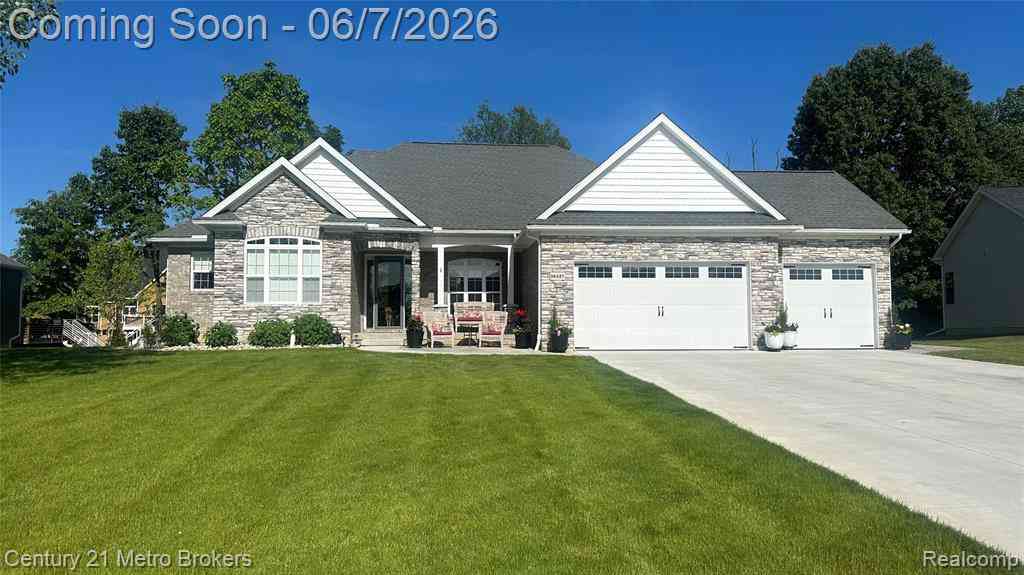 Homes For Sale - 16437 Sleepy Hollow Drive <br/> Fenton, MI 48430
