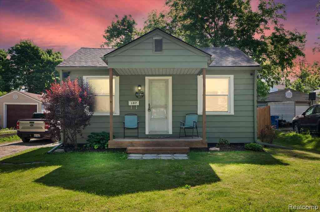 Homes For Sale - 107 S Tilden Avenue <br/> Oakland County, Waterford, MI 48328