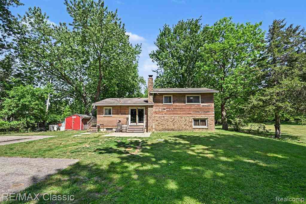Homes For Sale - 2071 S. Milford Road <br/> Highland, MI 48357