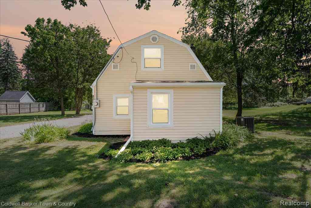 Homes For Sale - 833 Hein Avenue <br/> Lansing, MI 48911