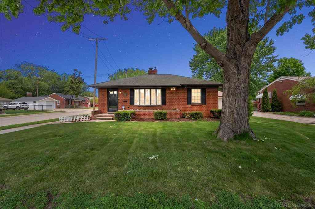 Homes For Sale - 20221 E 11 Mile Road <br/> Saint Clair Shores, MI 48081
