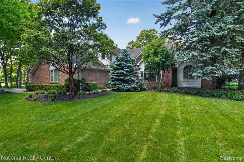 Homes For Sale - 9326 Park Lane <br/> Commerce Twp, MI 48382
