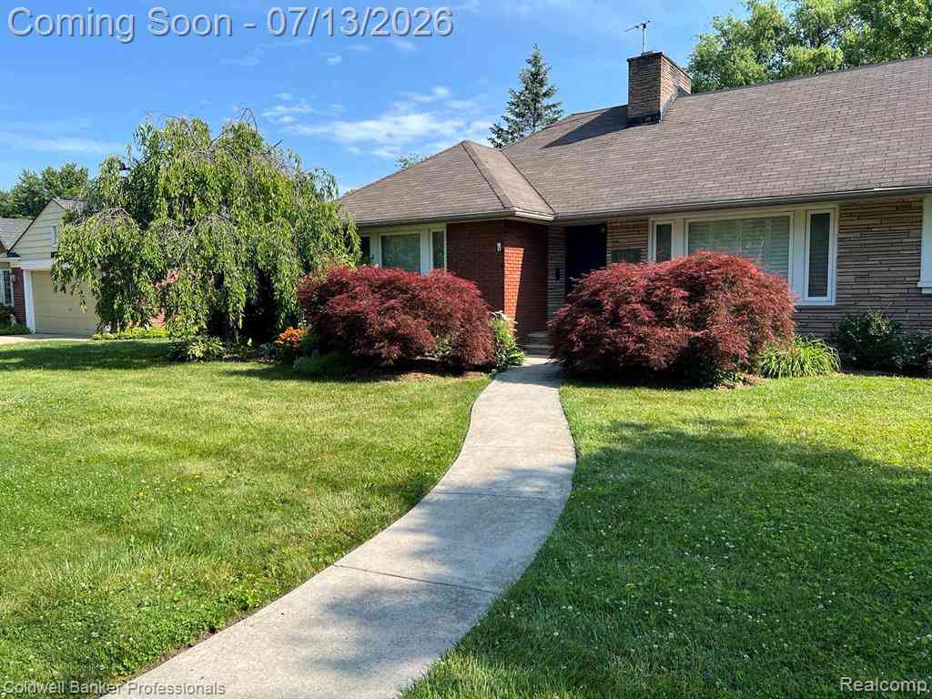 Homes For Sale - 1416 N Renaud Road <br/> Wayne County, Grosse Pointe Woods, MI 48236