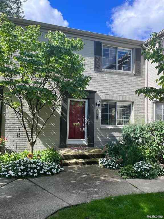 Condo For Rent - 1722 Graefield Road  #46<br/> Birmingham, MI 48009