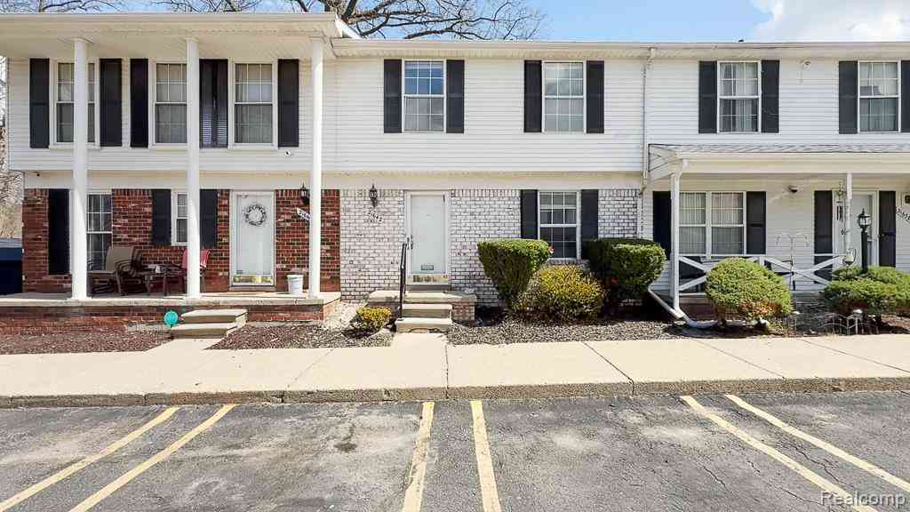 Condo For Rent - 21642 Hidden Rivers Drive N N<br/> Southfield, MI 48075