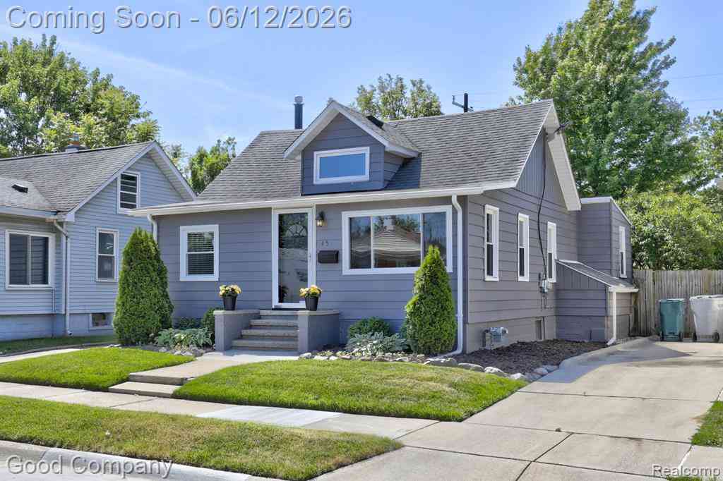 Homes For Sale - 45 W Morehouse Avenue <br/> Hazel Park, MI 48030