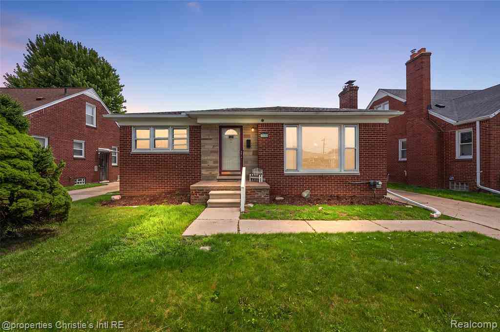 Homes For Sale - 15654 Juliana Avenue <br/> Macomb County, Eastpointe, MI 48021