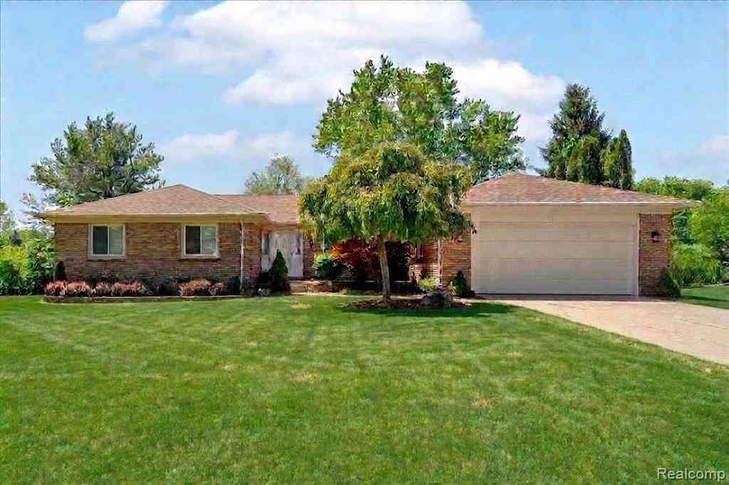 Homes For Sale - 36615 Almond Circle <br/> Farmington Hills, MI 48335