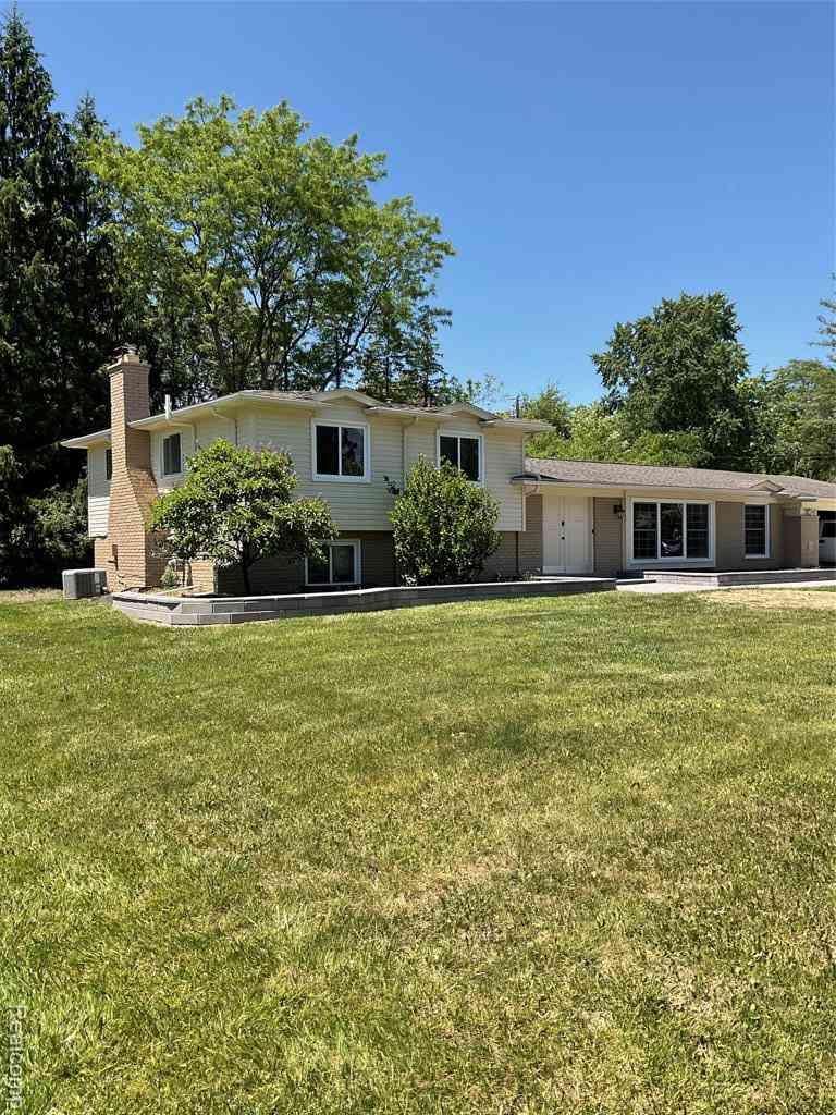 Homes For Sale - 7096 Riverstone Road <br/> West Bloomfield, MI 48322