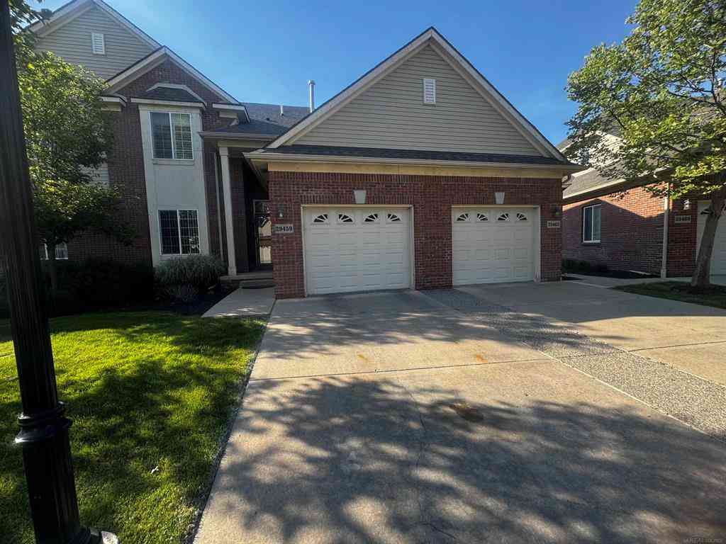 Condo For Sale - 29459 Woodpark Circle <br/> Warren, MI 48092
