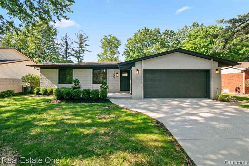 Homes For Sale - 1227 Shallowdale Drive <br/> Troy, MI 48085