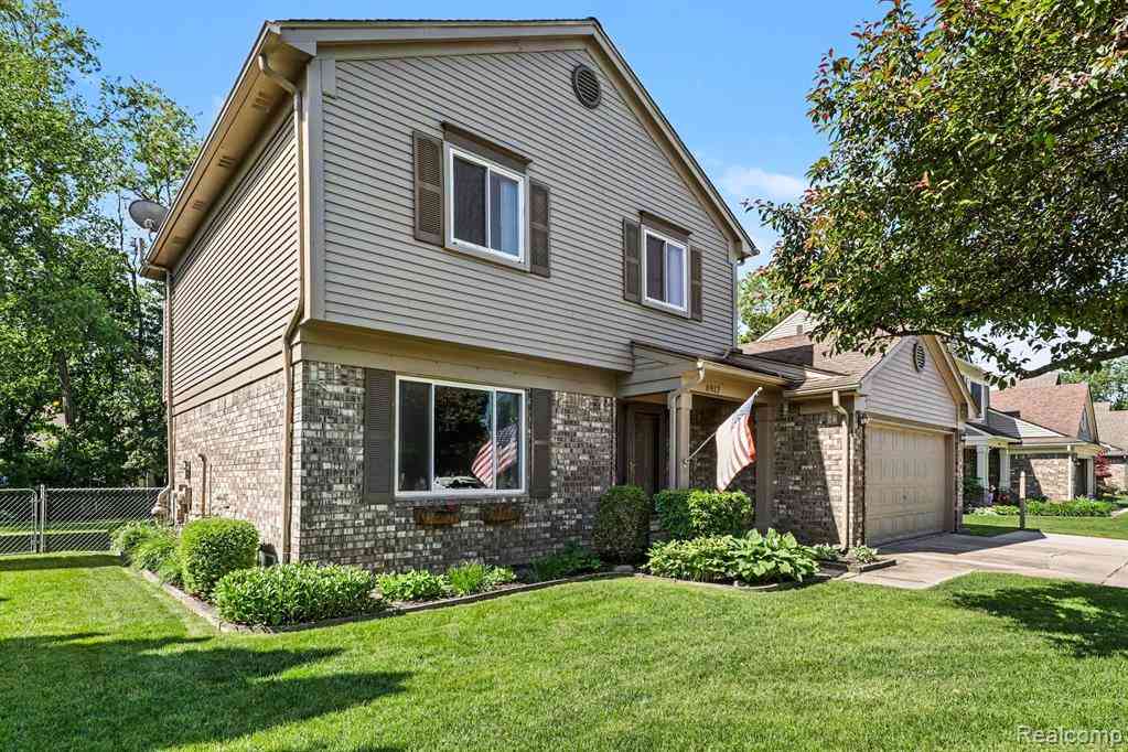 Homes For Sale - 6917 Chesterfield  <br/> Waterford, MI 48327