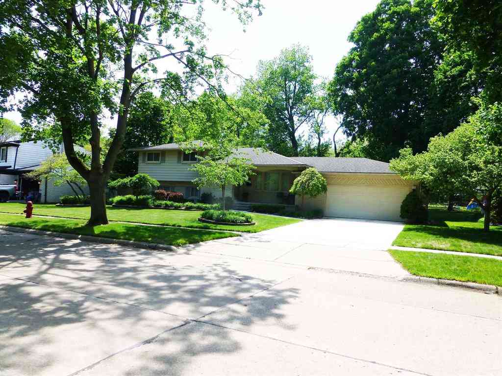 Homes For Sale - 16117 Alpine Drive <br/> Livonia, MI 48154